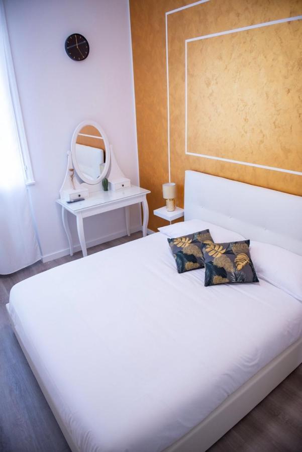 פאדובה Isabel Apartaments Old Town מראה חיצוני תמונה
